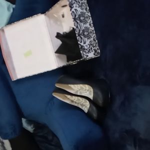 Bordello 6 inch Black heels